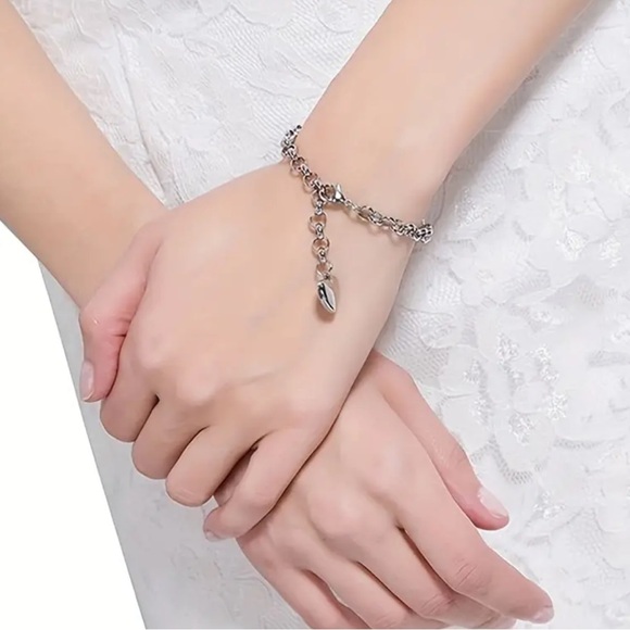 Heart Charm Bracelet (New) - Picture 2 of 7